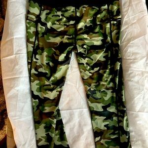 Reversible camo print Capri, two for one! Barely worn.